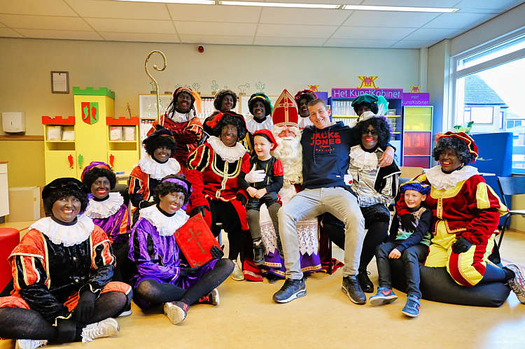 Aankomst van de Sint en zijn Zwarte Pieten in Waarder_114